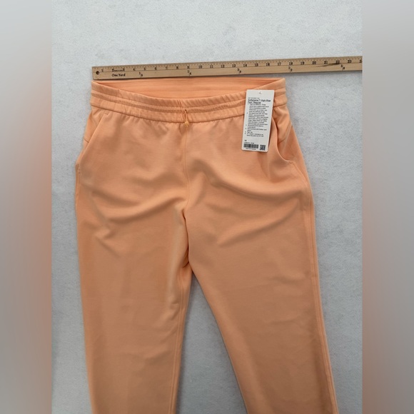 NWT Lululemon Softstreme‎ High-Rise Pant *Regular
Peach Bellini Size 14 - Picture 12 of 15